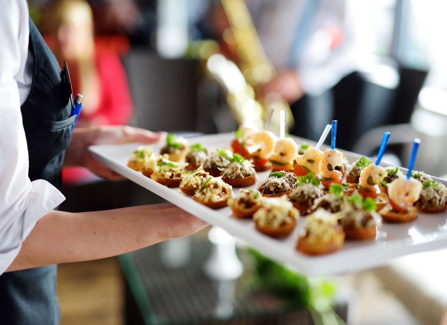 Pitopalvelumme hoitaa tarjoilut tilaisuuksiin.