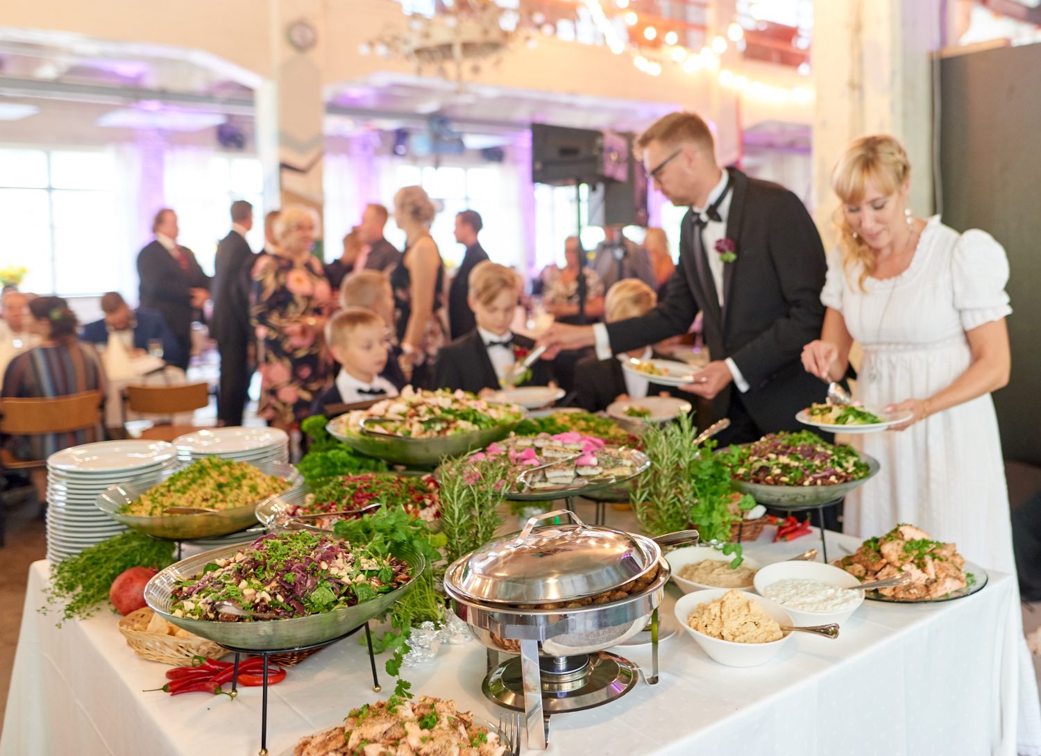 Astiavuokraus ja pitopalvelu.